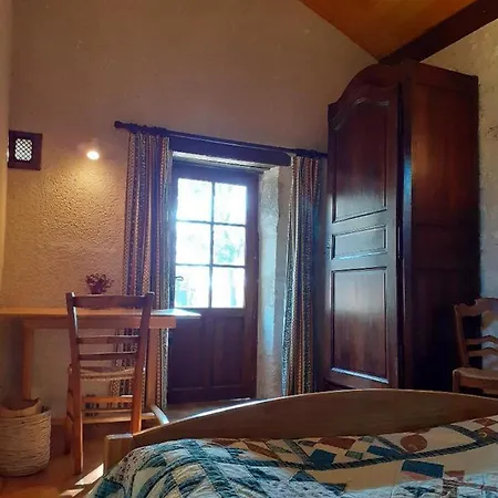 Ferme De Laspeyrieres Alojamento de Acomodação e Pequeno-almoço